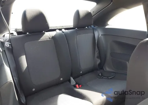 2014 Volkswagen Beetle 2.5L Entry z USA, uszkodzony, nr VIN 3VWFP7ATXEM611114